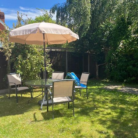 Chichester Retreat House With Free Parking Bagian luar foto