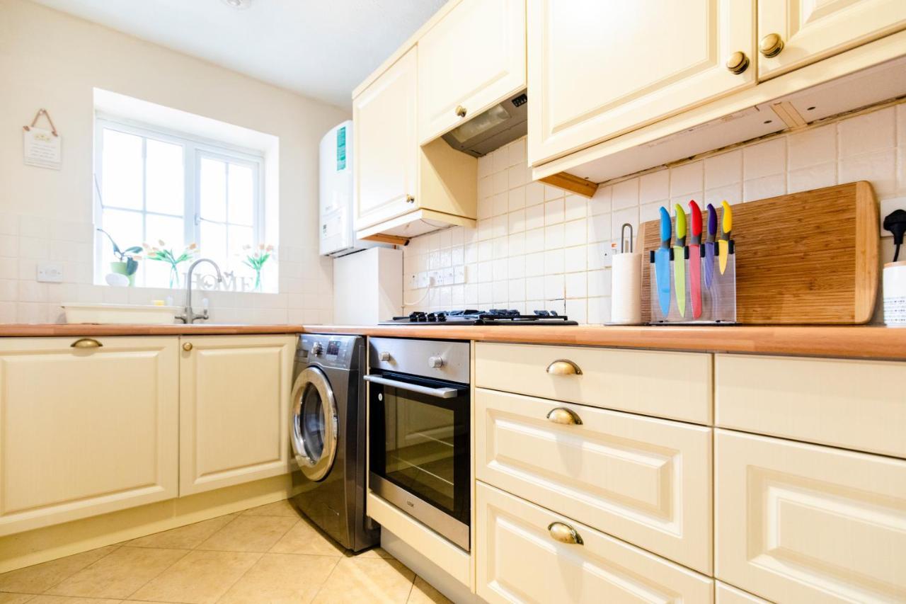 Chichester Retreat House With Free Parking Bagian luar foto