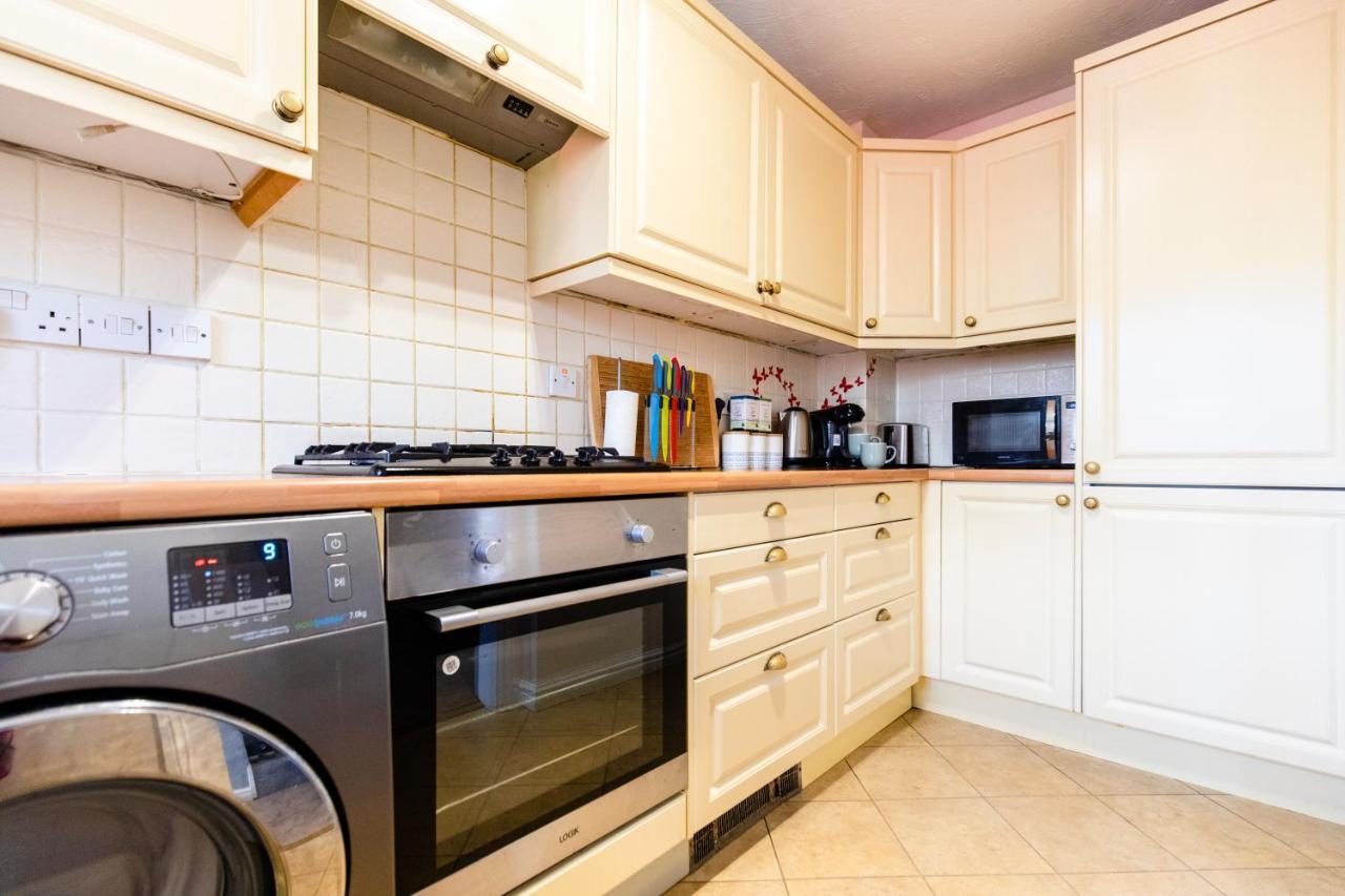 Chichester Retreat House With Free Parking Bagian luar foto