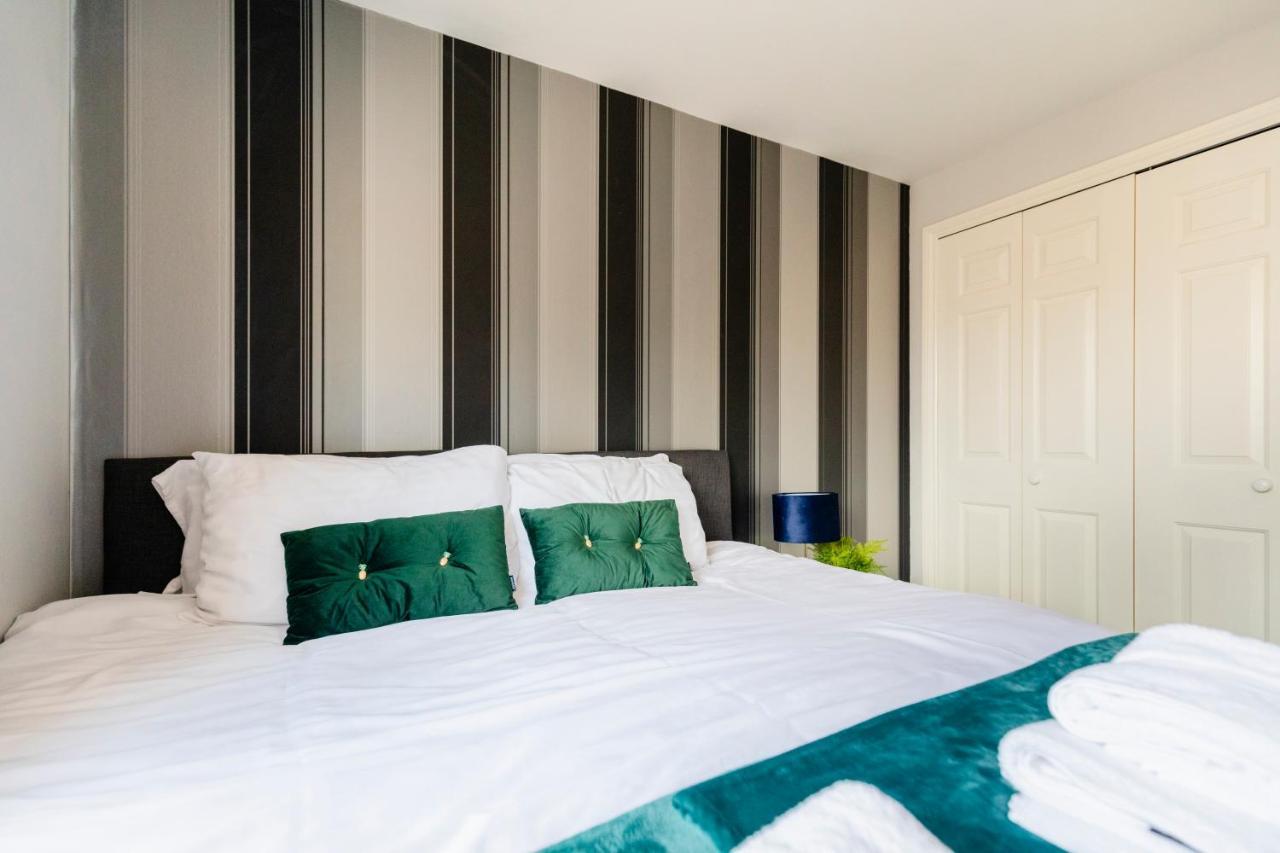 Chichester Retreat House With Free Parking Bagian luar foto