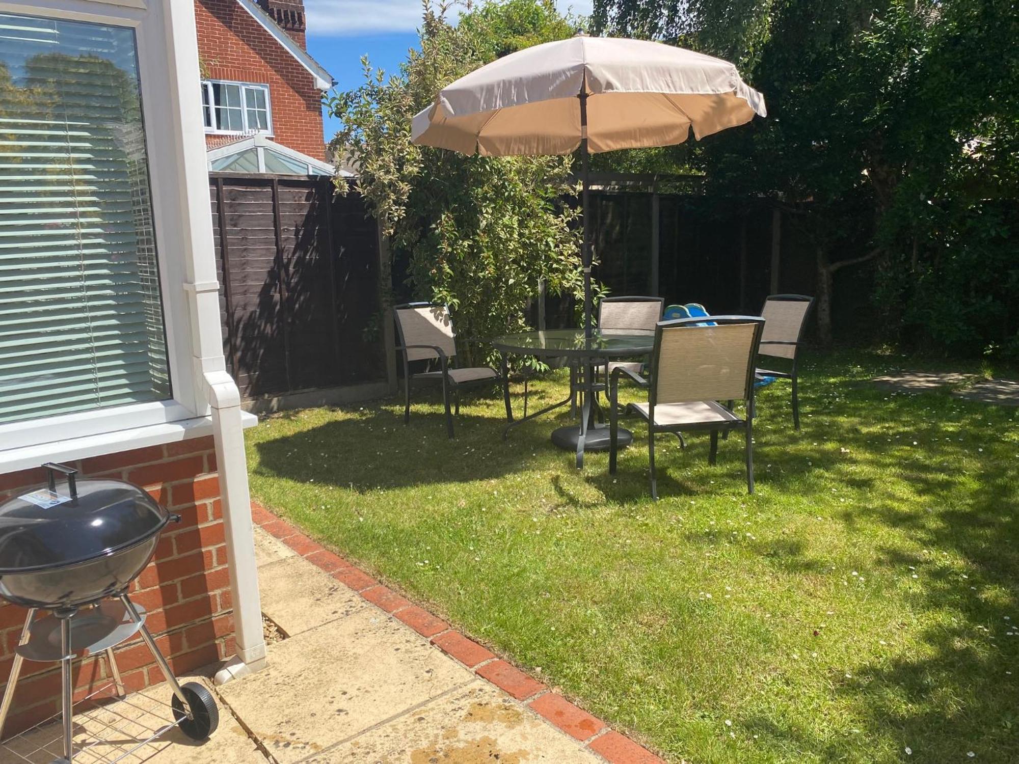 Chichester Retreat House With Free Parking Bagian luar foto