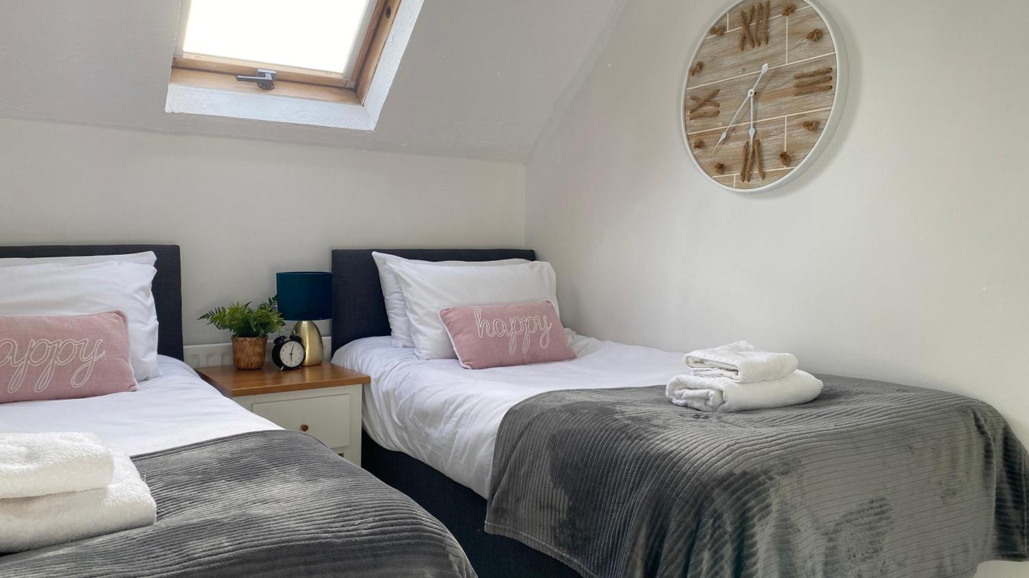 Chichester Retreat House With Free Parking Bagian luar foto