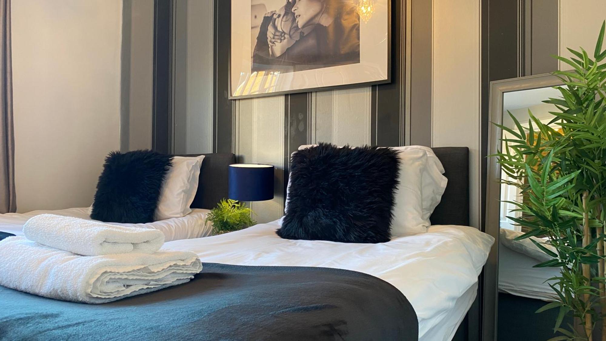 Chichester Retreat House With Free Parking Bagian luar foto