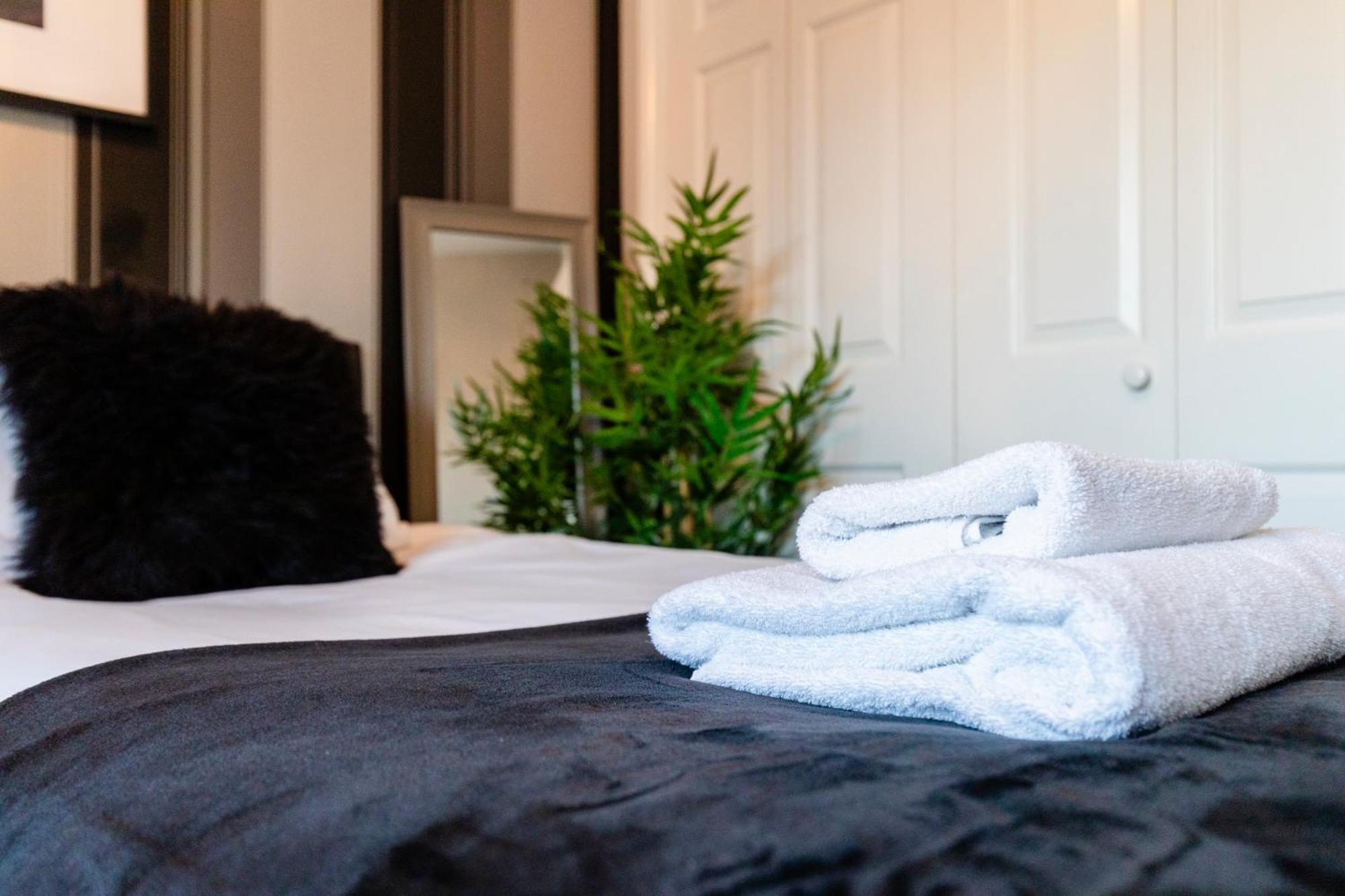 Chichester Retreat House With Free Parking Bagian luar foto
