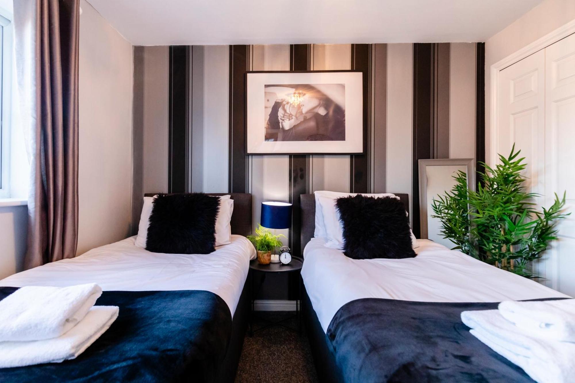 Chichester Retreat House With Free Parking Bagian luar foto