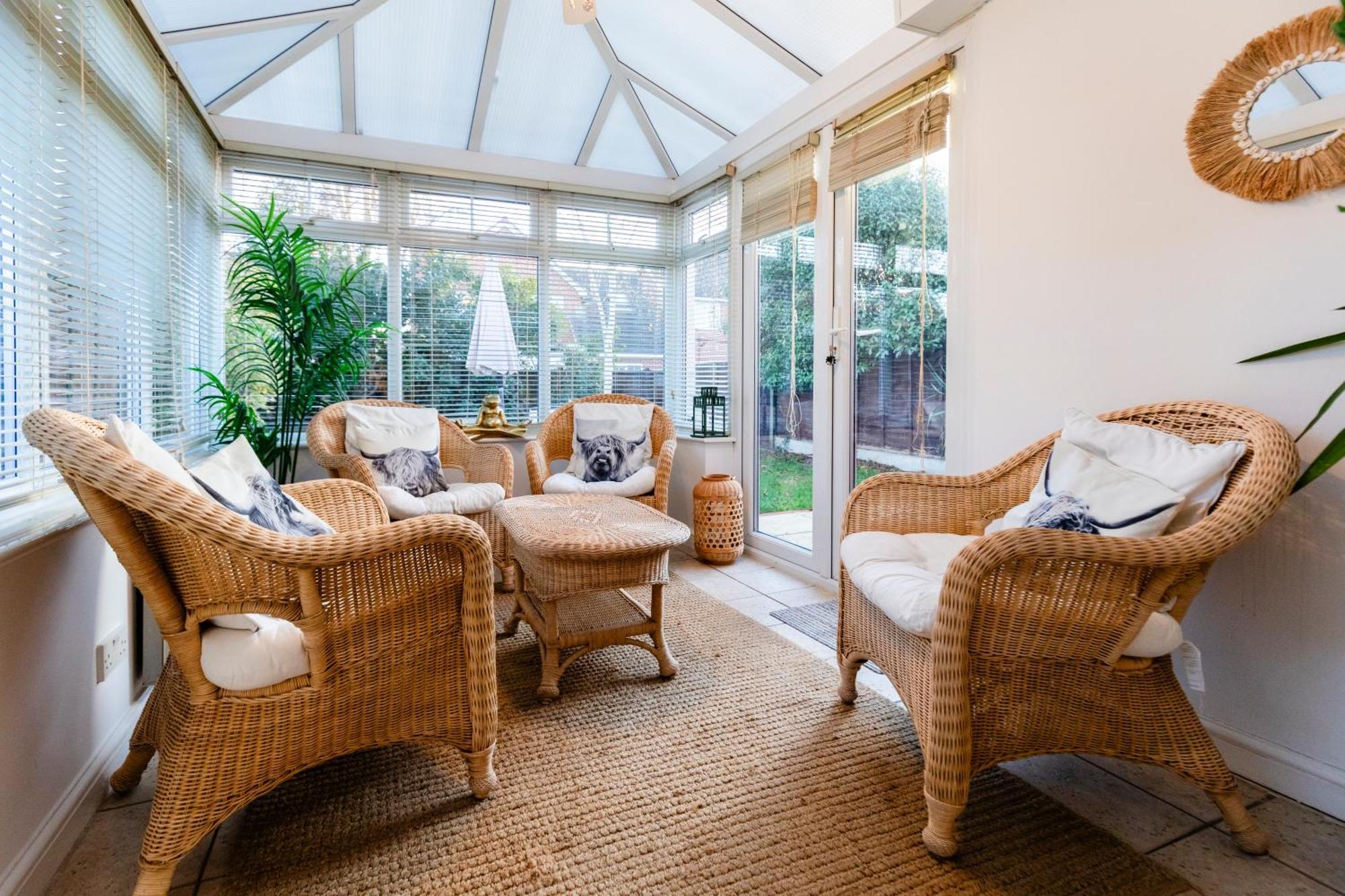 Chichester Retreat House With Free Parking Bagian luar foto
