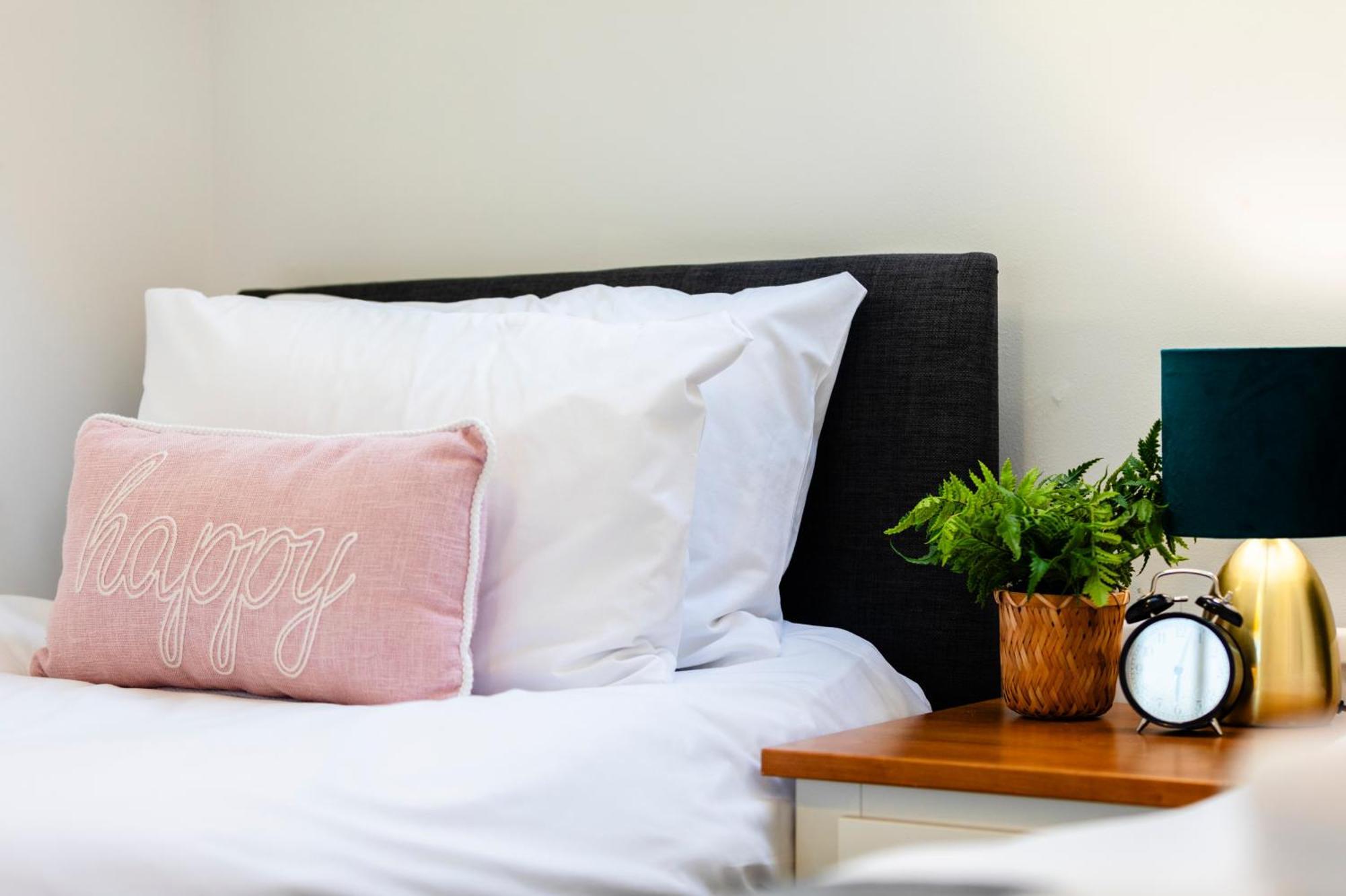 Chichester Retreat House With Free Parking Bagian luar foto