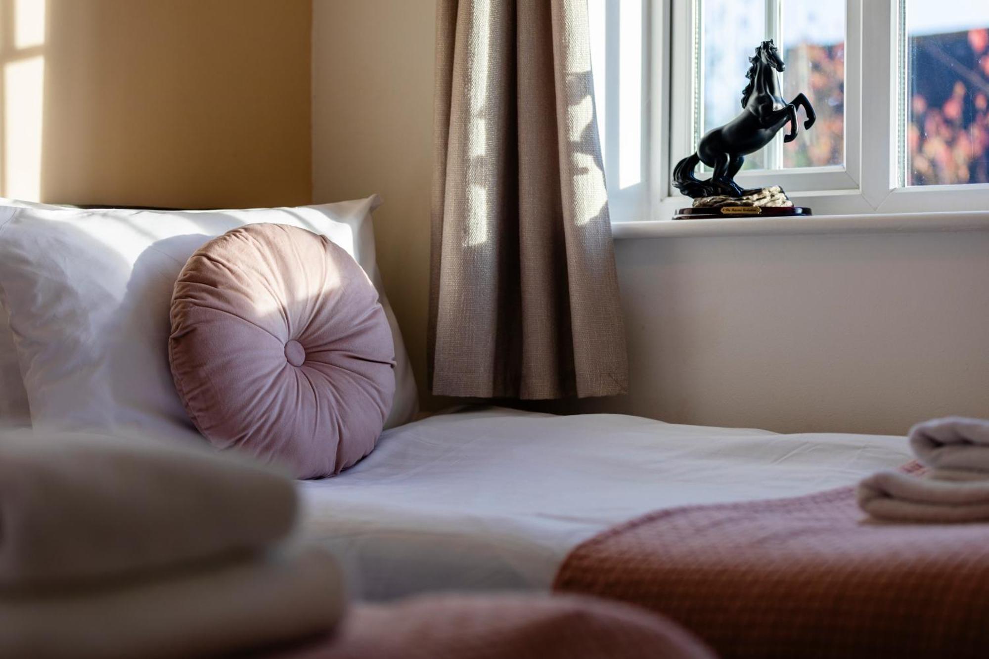 Chichester Retreat House With Free Parking Bagian luar foto