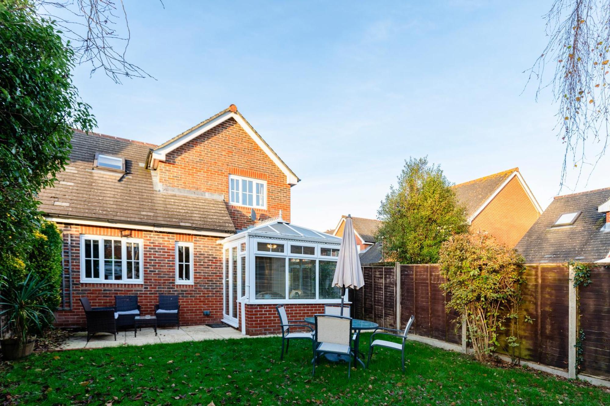 Chichester Retreat House With Free Parking Bagian luar foto