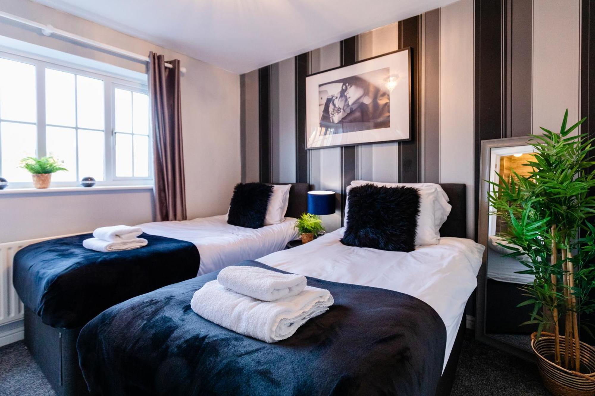 Chichester Retreat House With Free Parking Bagian luar foto